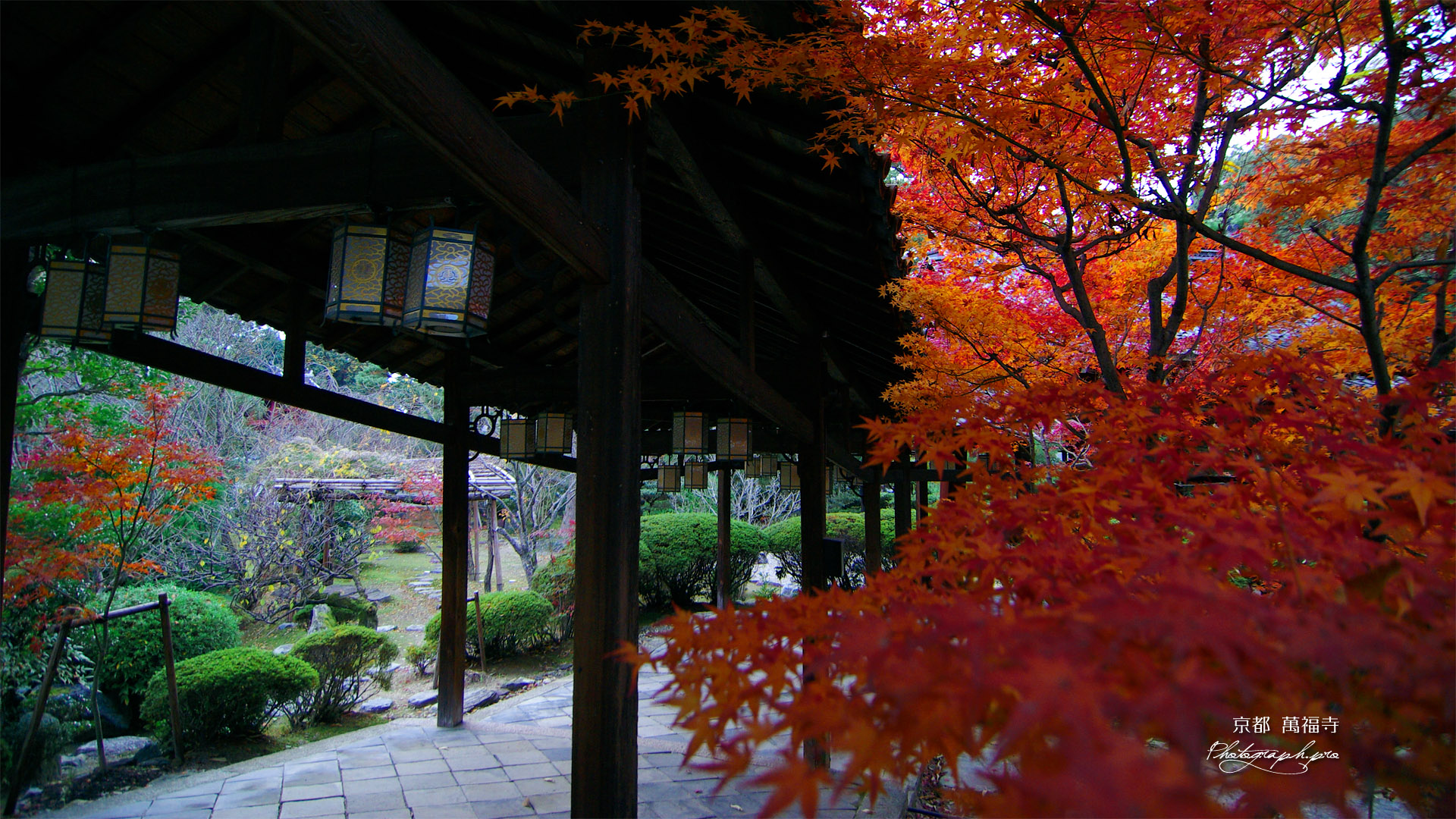 紅葉の萬福寺回廊