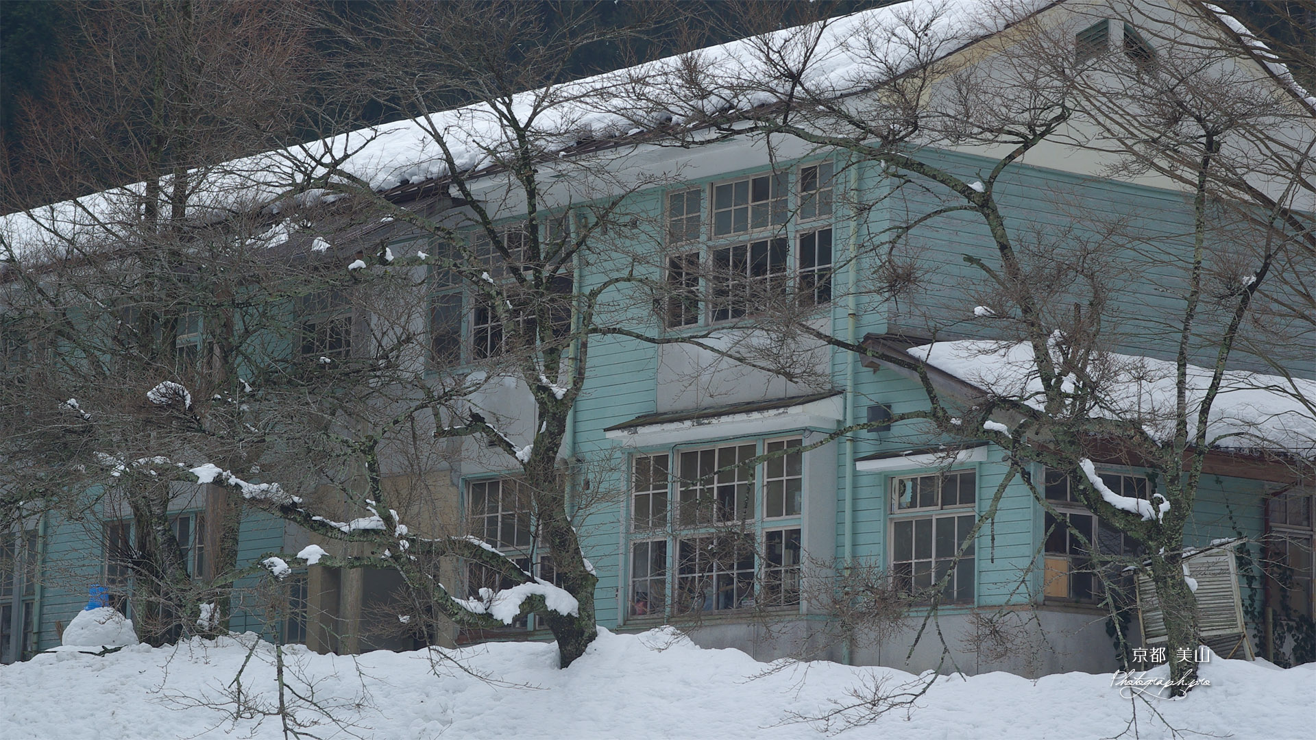 美山 雪化粧の美山高校