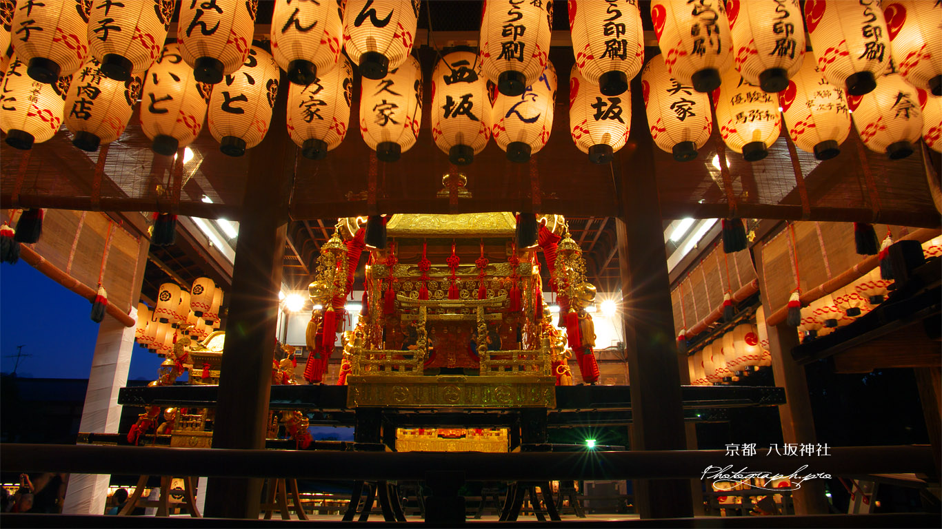 神輿渡御 八坂神社舞殿の東御座 壁紙
