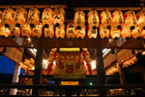 神輿渡御 八坂神社舞殿の神輿