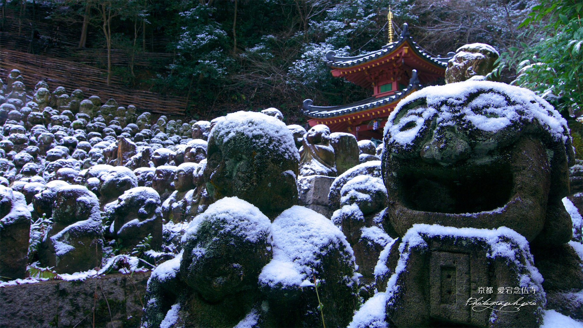 雪化粧した羅漢像その参