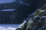 雪舞う愛宕念仏寺地蔵堂