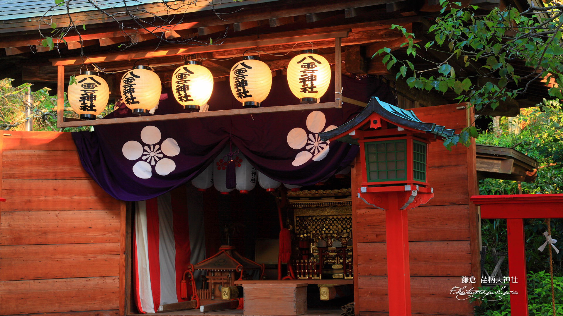 荏柄天神社神輿庫の神輿