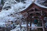勝林院 鐘楼と雪の華