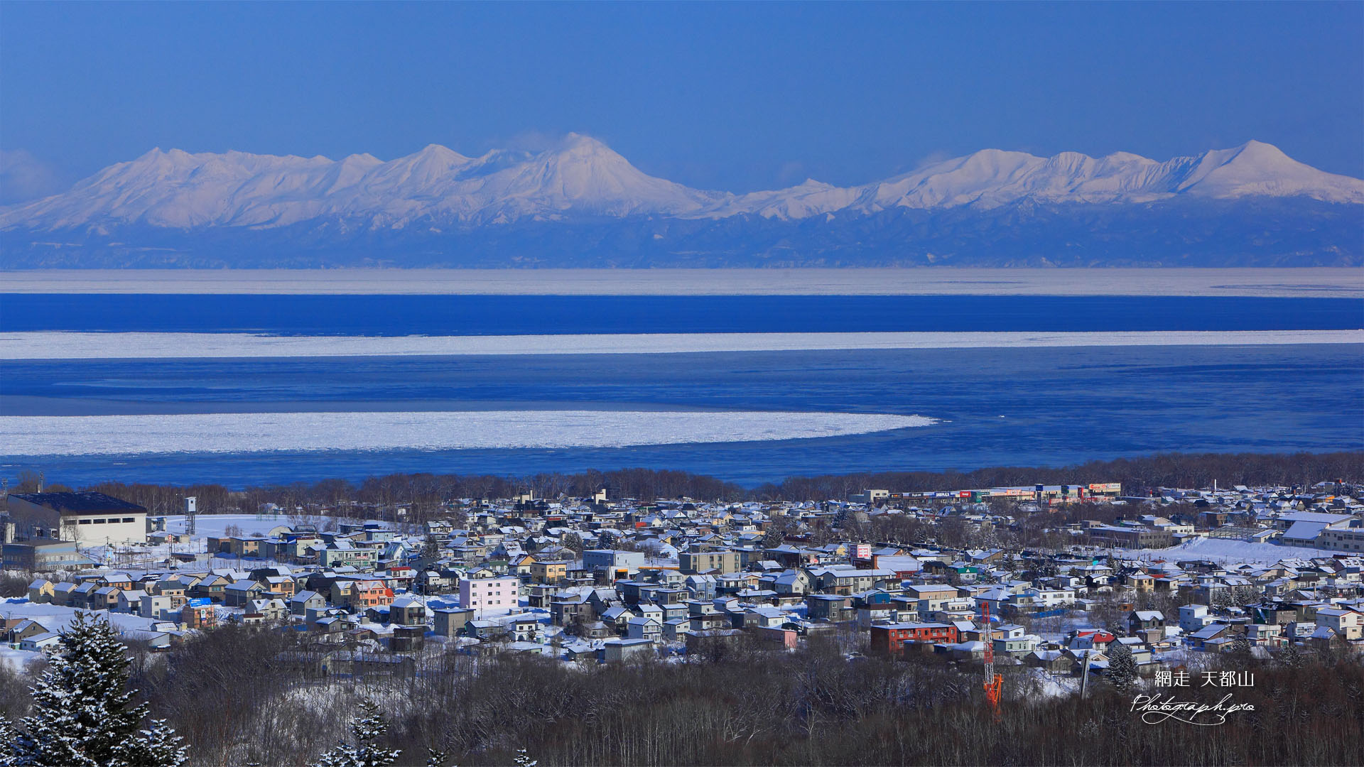 流氷と知床連山