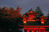 平安神宮 左近の桜の紅葉と蒼龍楼