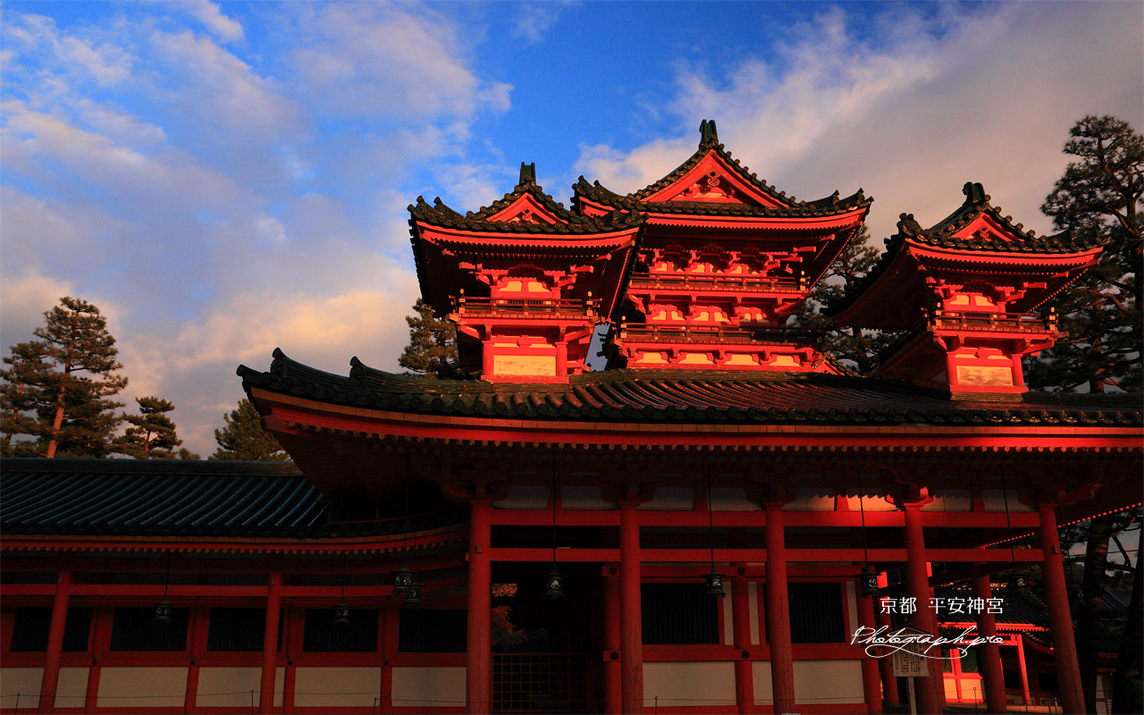 平安神宮 夕映えの蒼龍楼 壁紙