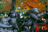 京都上御霊神社 清明心の像と紅葉