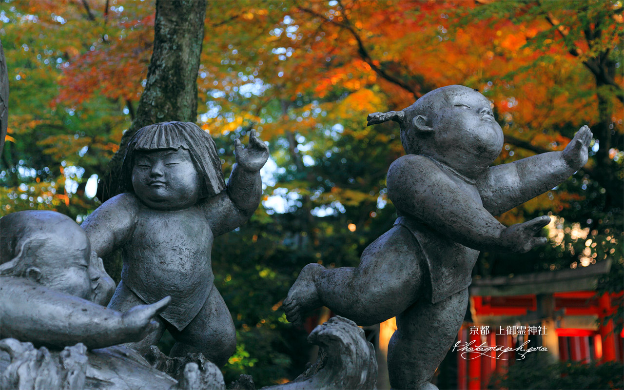 京都上御霊神社 清明心の像と紅葉 壁紙