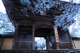 雪の華と神護寺山門