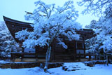 雪の神護寺毘沙門堂