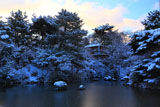 円山公園 結氷のひょうたん池