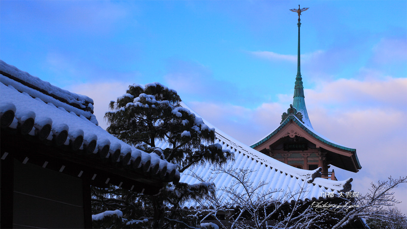 ねねの道 雪化粧の祇園閣 壁紙