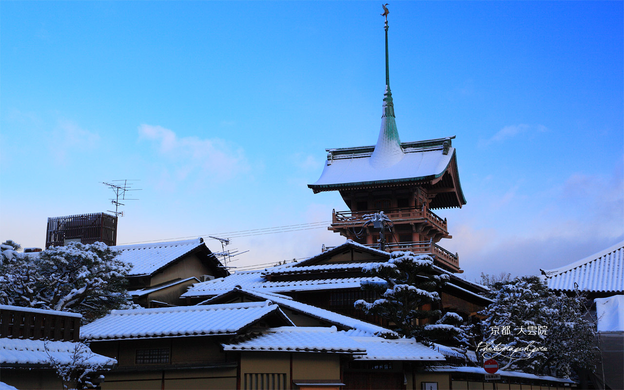 ねねの道 雪化粧の高台寺茶寮と祇園閣 壁紙