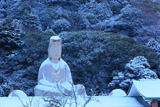 霊山観音 雪化粧の白衣観音像