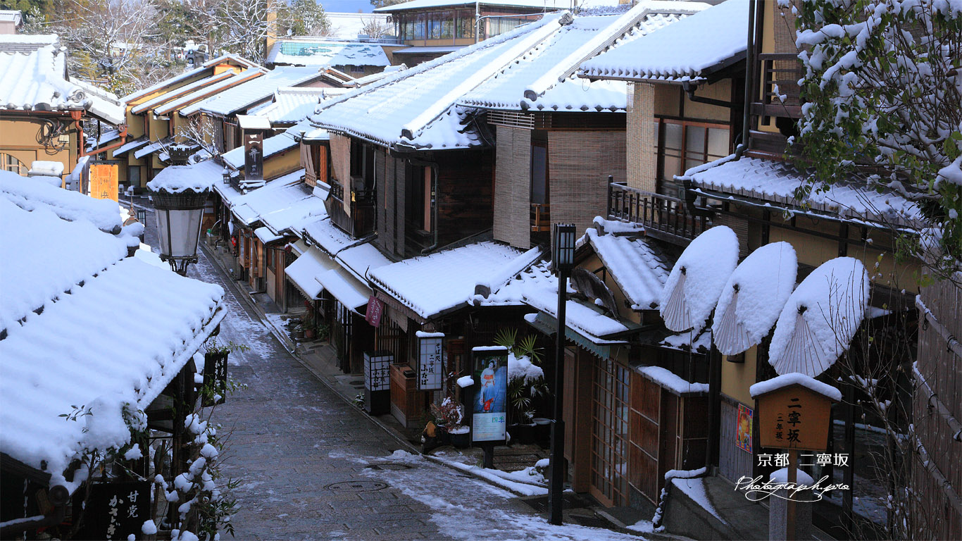 雪景色の二寧坂 壁紙