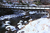 京都八瀬 八瀬川の雪饅頭
