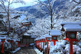 鞍馬寺の雪燈籠