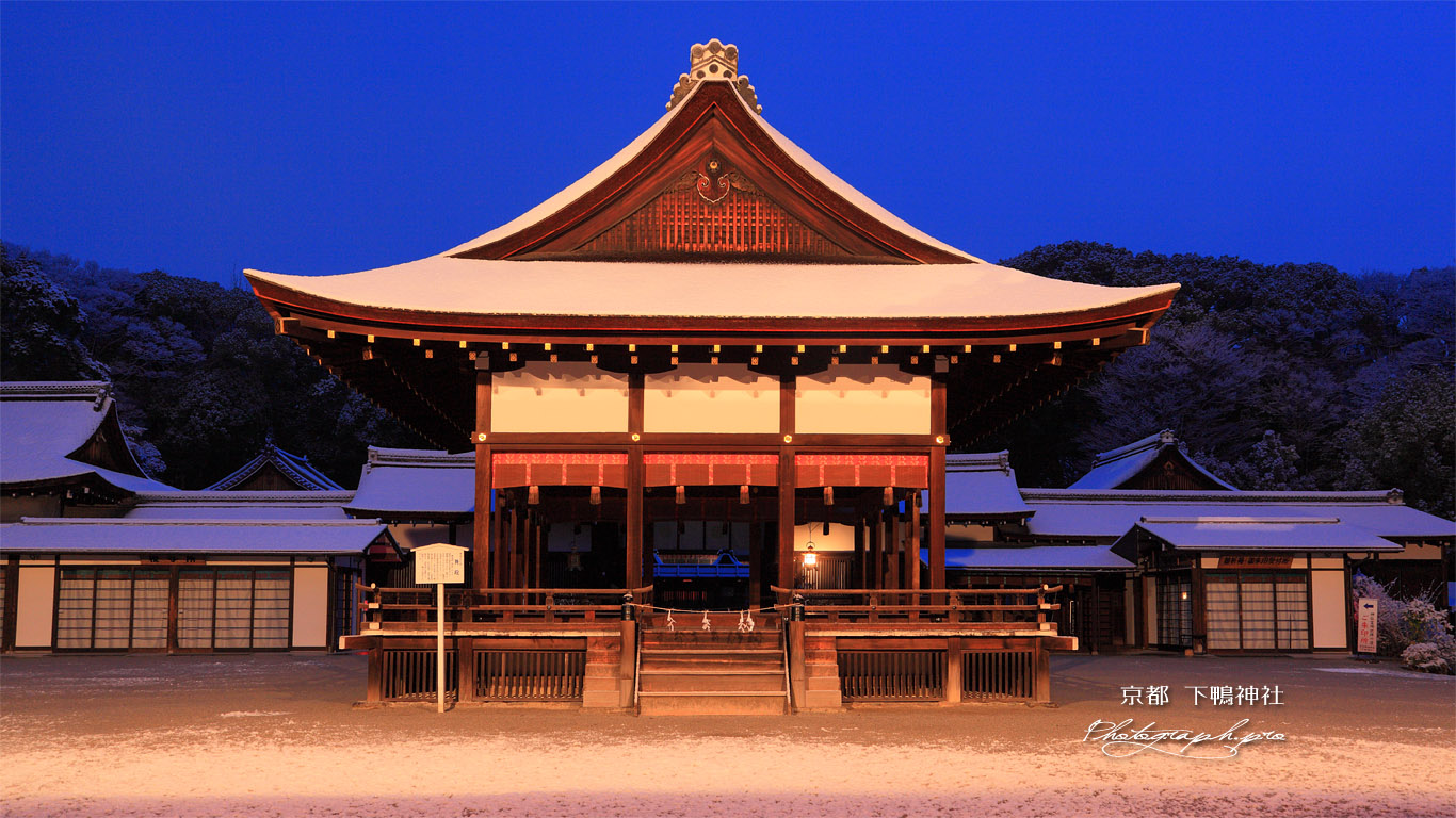下鴨神社 雪化粧の本宮 壁紙