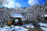 寂光院 雪の華と山門