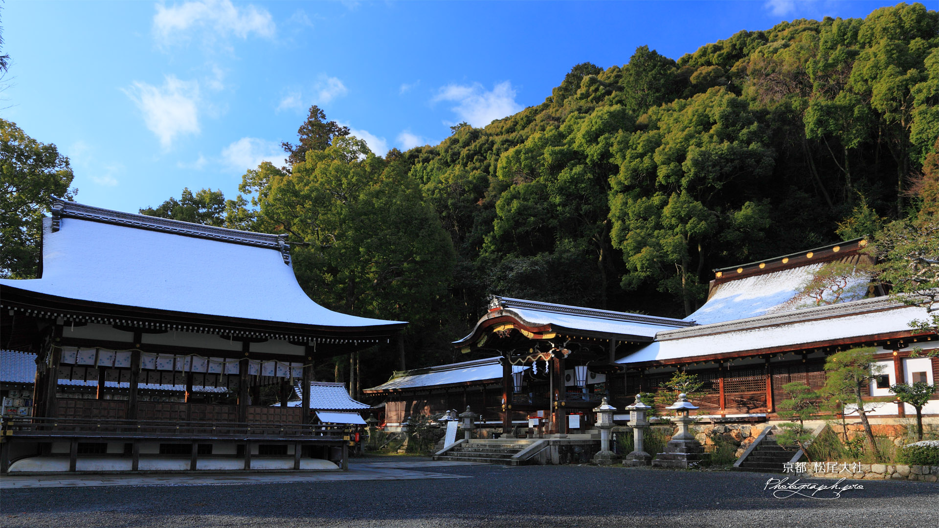 松尾大社 雪化粧の社殿