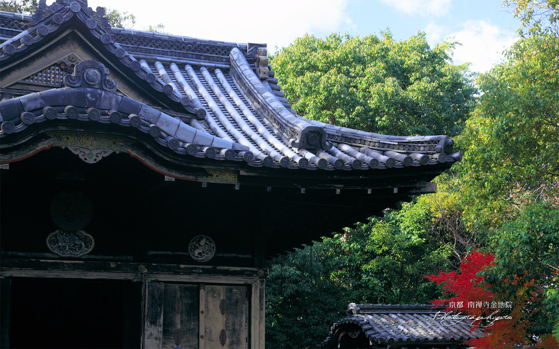 南禅寺金地院 東照宮拝殿と紅葉