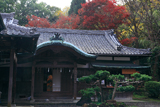 大石神社 社務所と紅葉