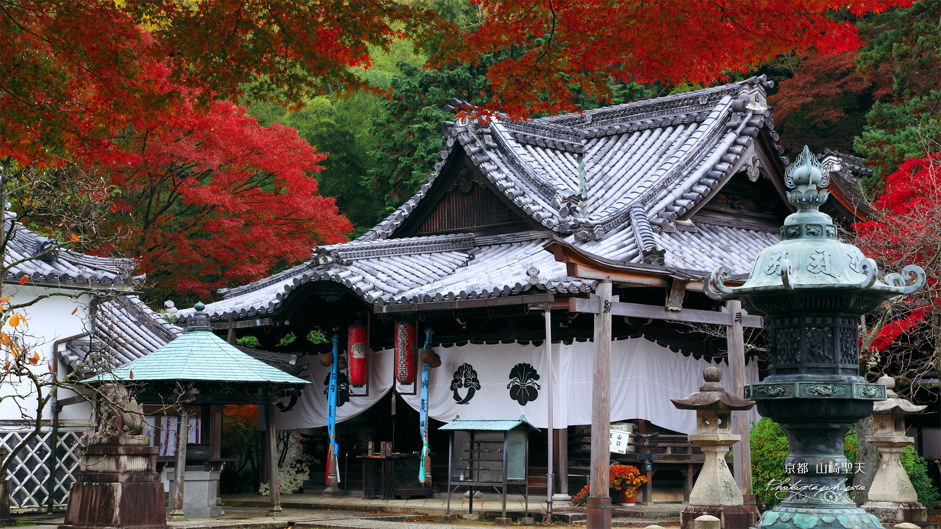 山崎聖天 紅葉と聖天堂