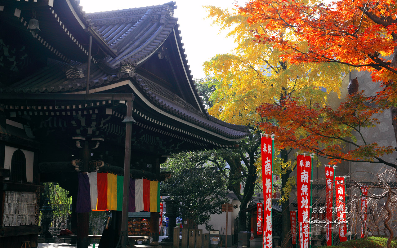 京都六角堂 本堂と冬紅葉 壁紙