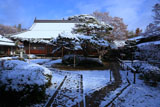 源光庵 雪化粧の境内