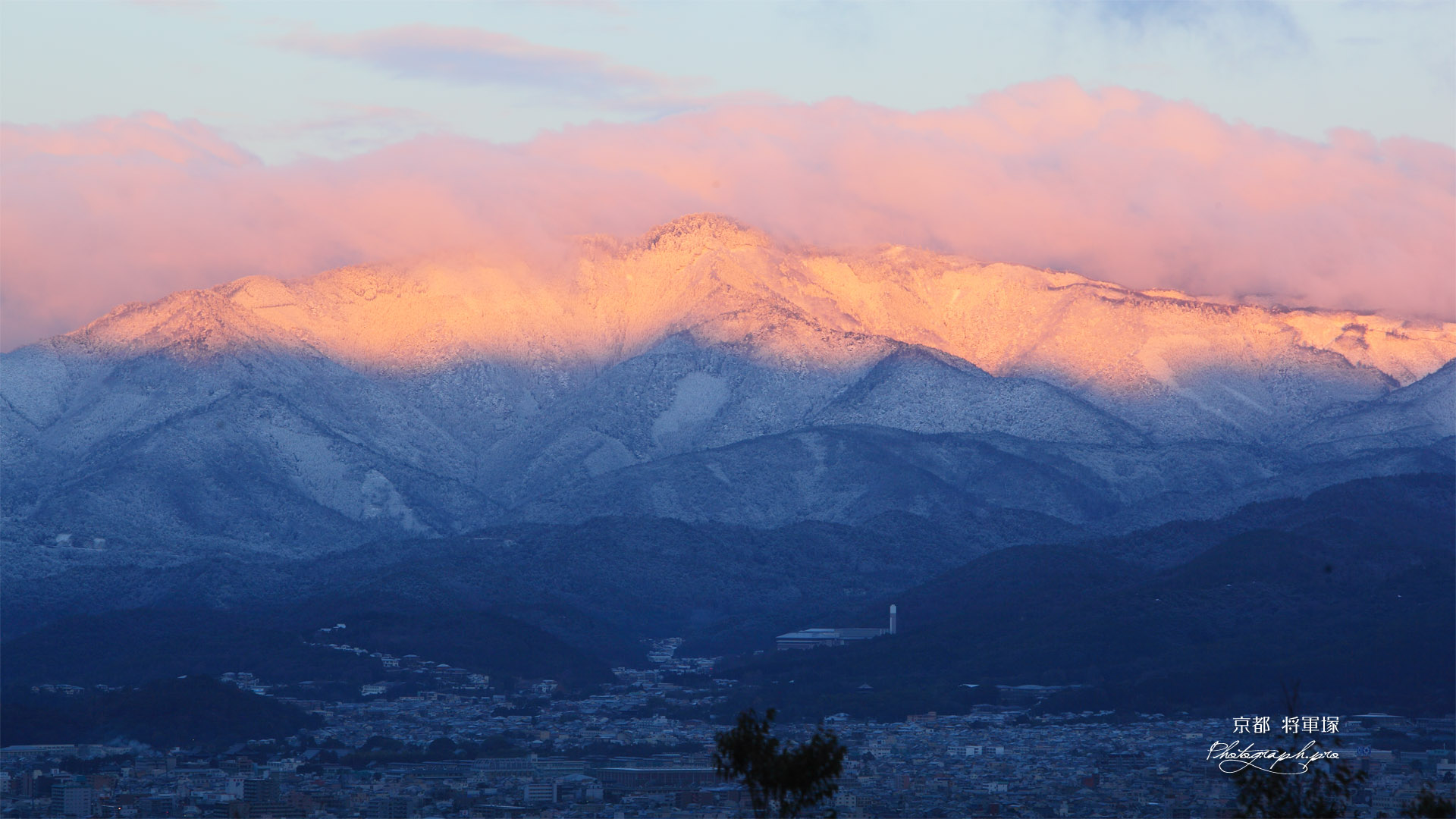 将軍塚から雪化粧の愛宕山