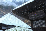 明王院 雪と奉納額