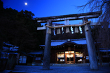 大石神社 月光に照らされた沫雪の拝殿