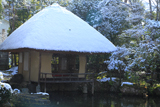 白沙村荘 雪化粧した如舫亭