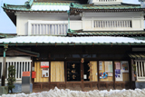 鎌倉 寸松堂の屋根雪