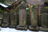 五所神社 石像庚申塔と残雪