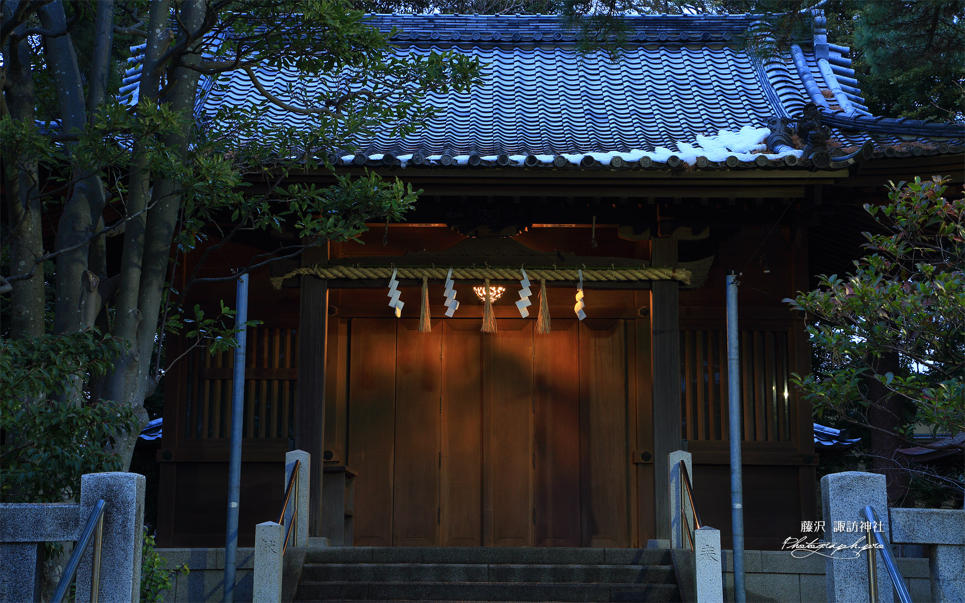 藤沢 諏訪神社拝殿の名残雪