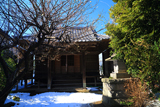 鎌倉手広 白梅と残雪の三十番神宮