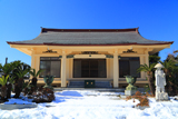 泉光院 残雪と本堂