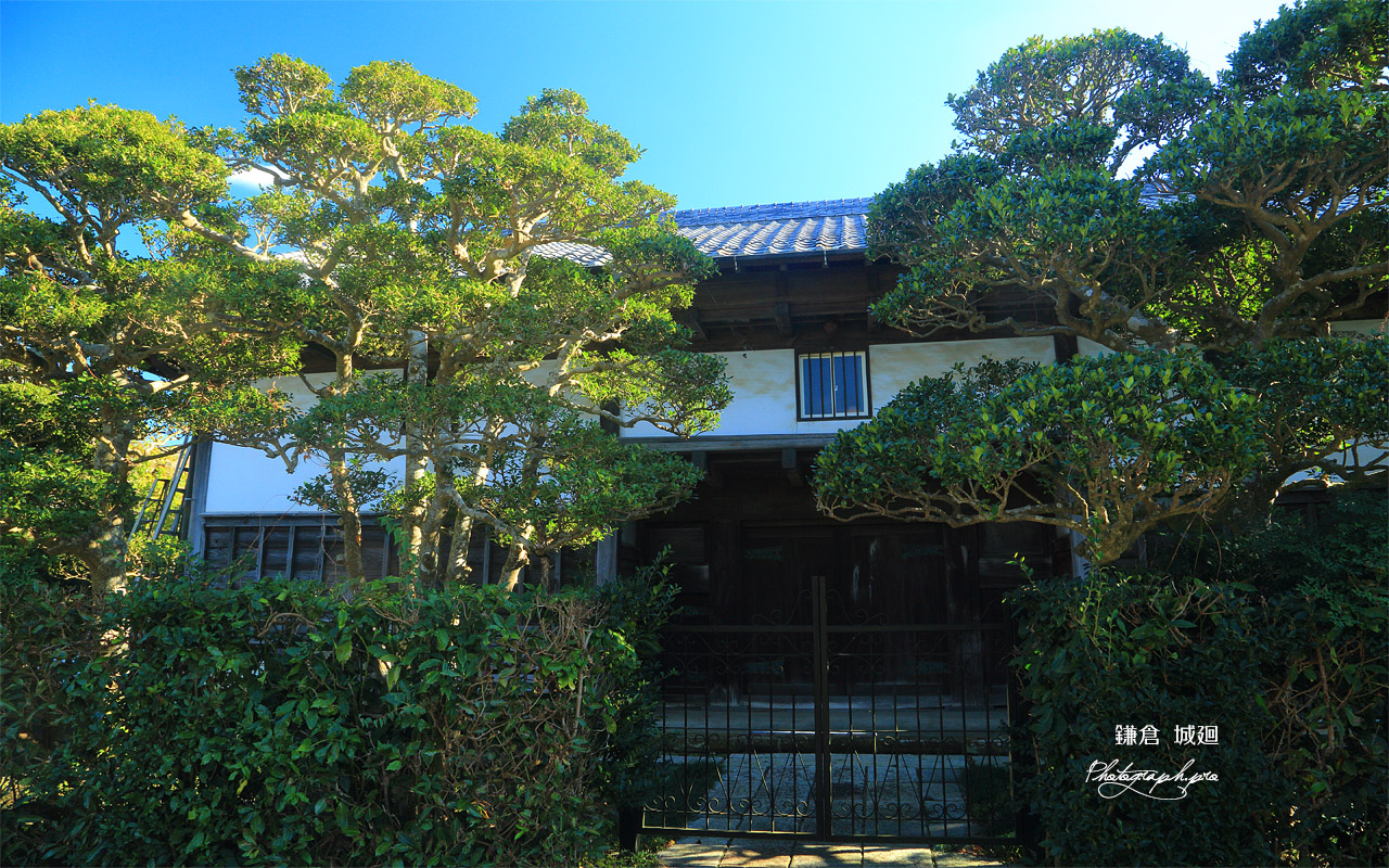 鎌倉城廻 秋空の平井家長屋門 壁紙