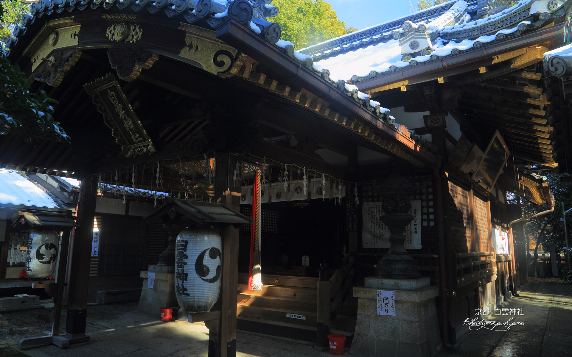 白雲神社 屋根雪の拝殿