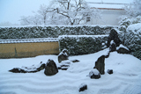 瑞峯院 雪降る独坐庭
