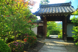三秀院 ツツジと表門